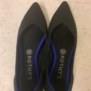 Rothys size 8 black pointed flats